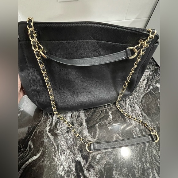 Tory Burch Bryant Quilted Shoulder Bag; Black and Gold - Picture 4 of 16